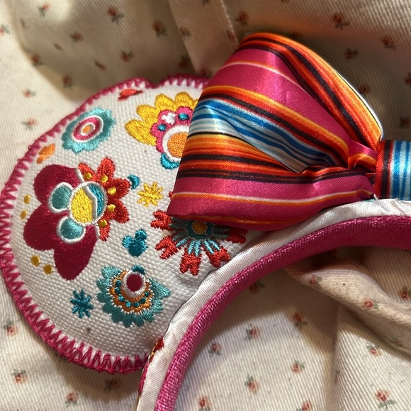 Disney Minnie Ears - Picture 2 of 4